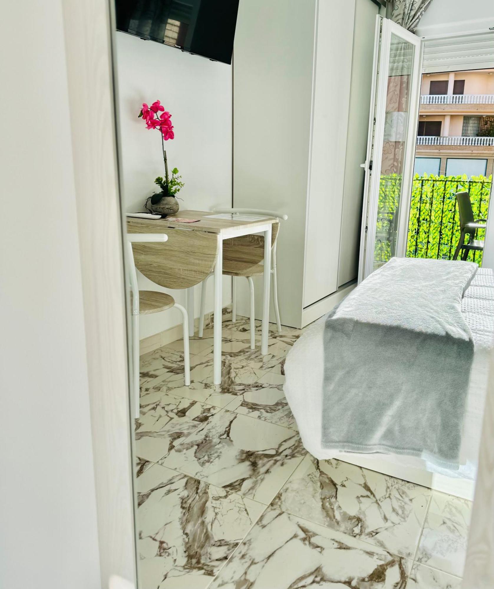 Estudio A 100 M Del Mar Vinaros Bagian luar foto